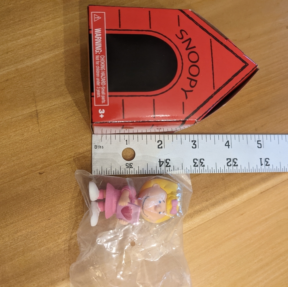 Peanuts Snoopy dog house Sally